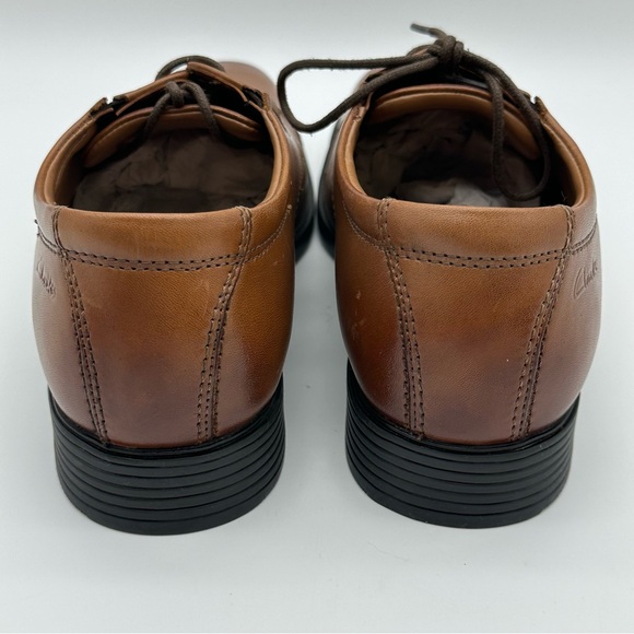 Clarks Tan Leather Cap Toe Oxfords - Picture 3 of 10